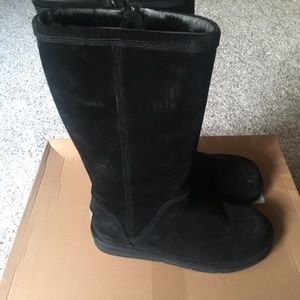 UGG WOMENS KENLEY BOOT $200